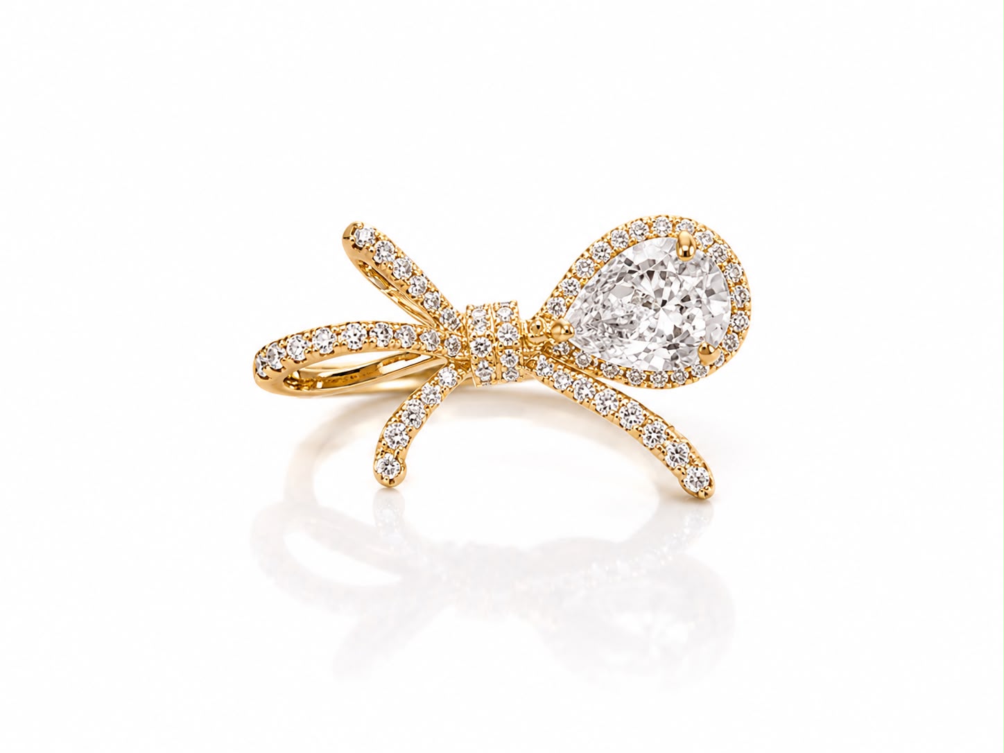 Bow Ring with cubic zirconia stones in 18k gold polish