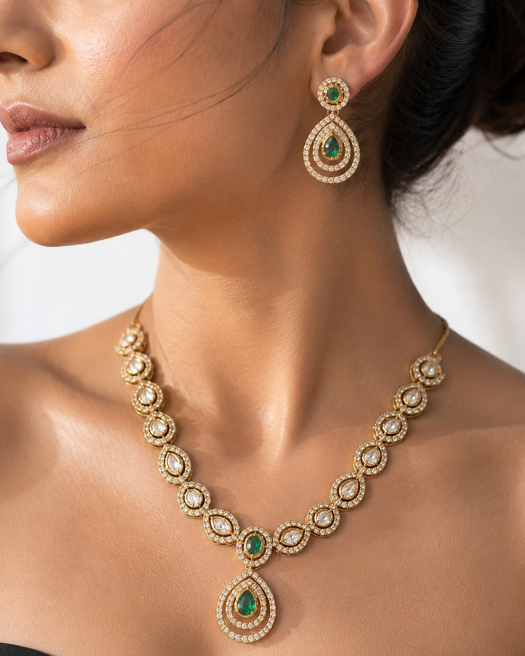 Auro of Avantika Pendant Set - Zari and Zevar
